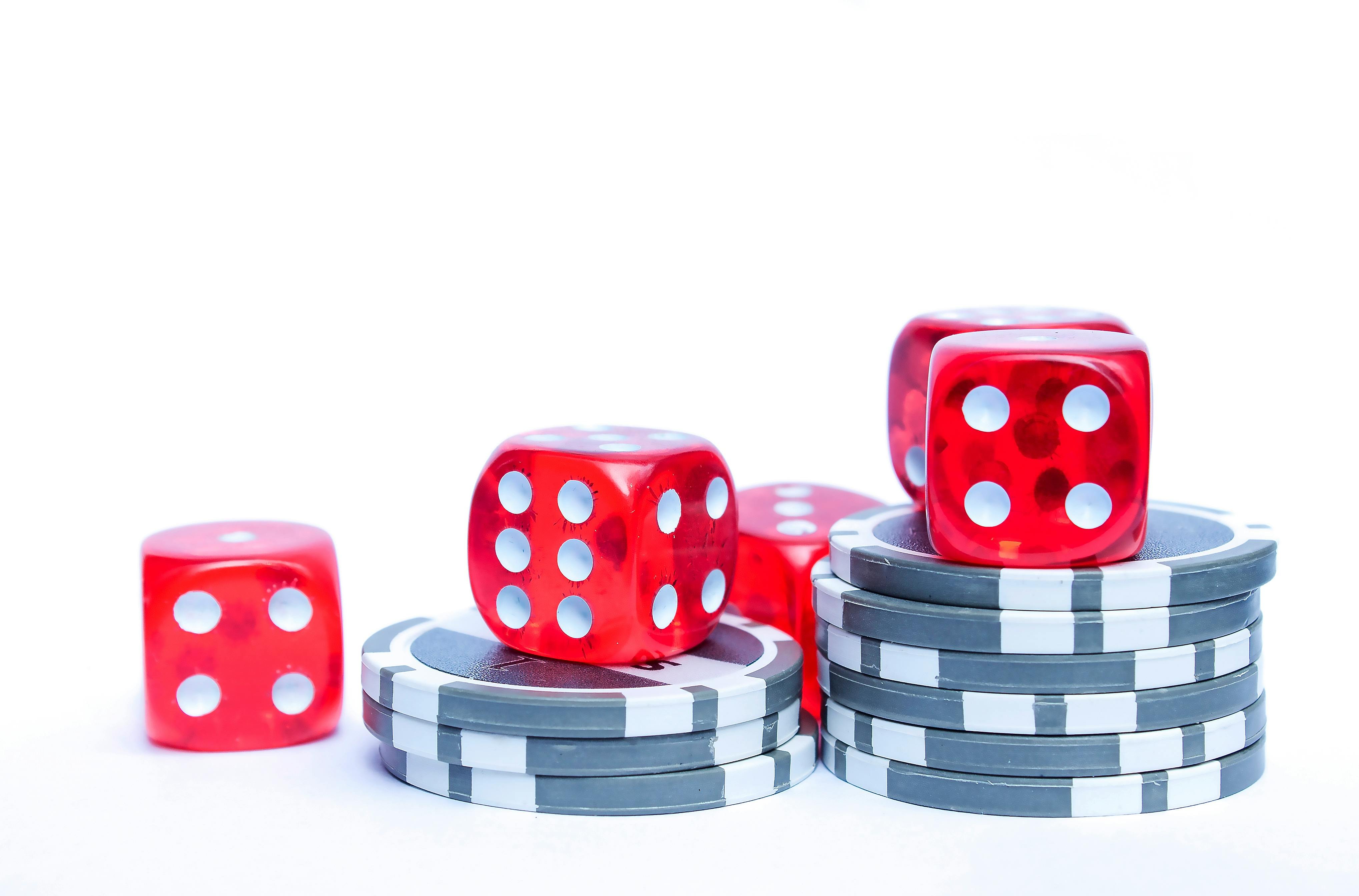 Domino QQ live dealer table showing tile layout and hand rankings on bisaqq login